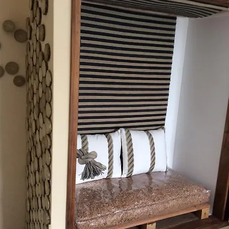 Marina Lounge אכסניה