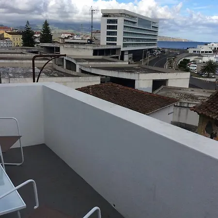 אכסניה Marina Lounge *