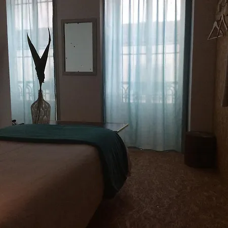 Marina Lounge אכסניה *