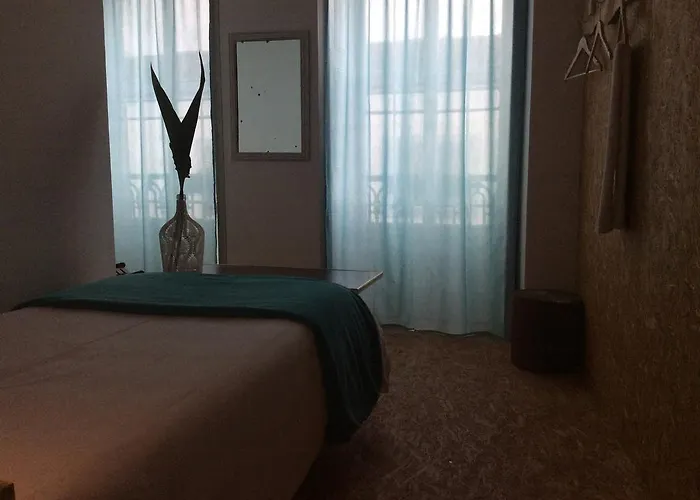 Marina Lounge Hostel *